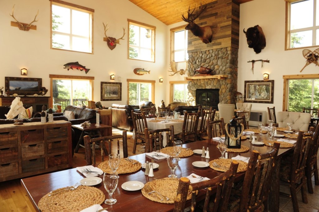 Restaurant, Gold Creek Lodge