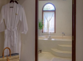 Badkamer, Almanara Luxury Boutique Hotel & Villa's