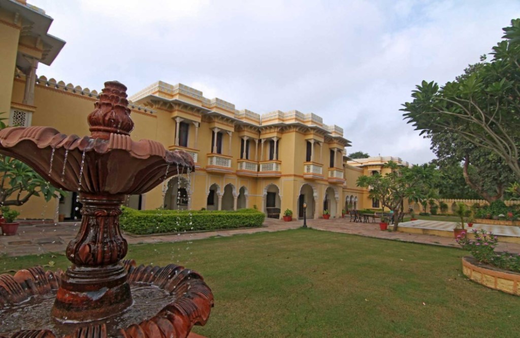 Amar Mahal Ochhra