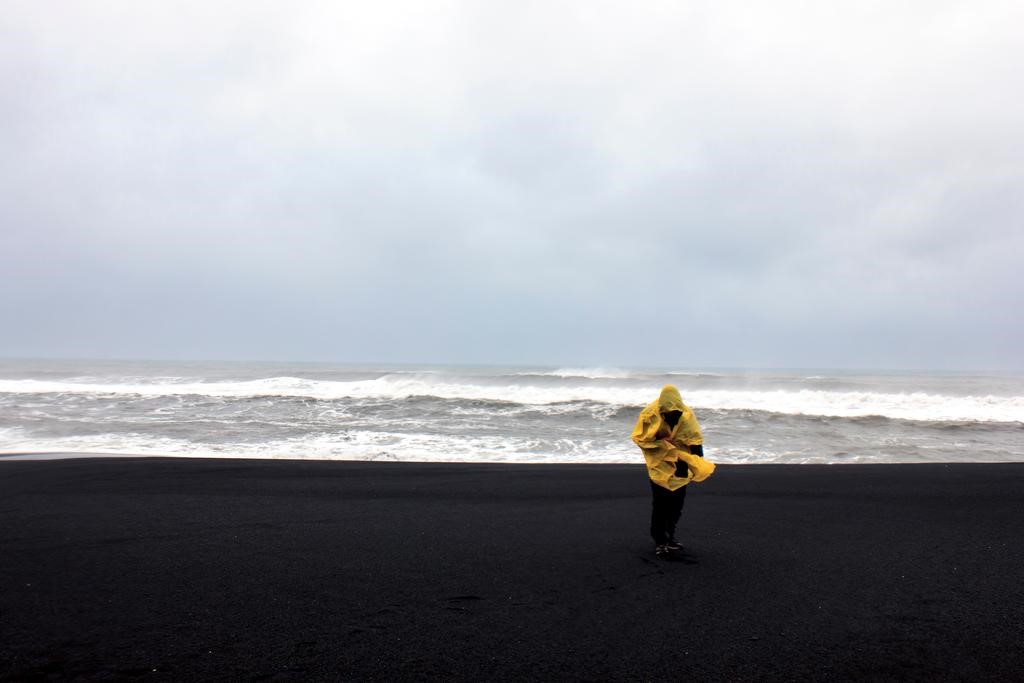 Zwarte zandstrand