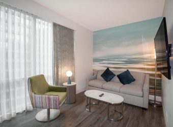 Premium King View kamer met balkon en uitzicht op water of stad