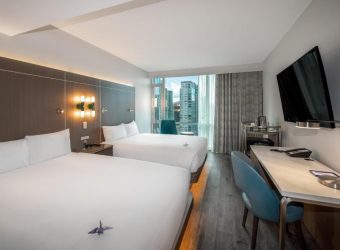 Coast Coal Harbour Two Queens kamer met stadszicht