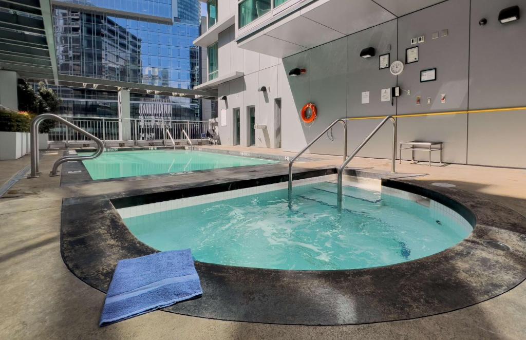 Hot tub van Coast Coal Harbour Hotel