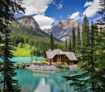 Emerald Lake Lodge aan het meer in de Canadese Rockies