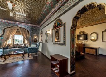 Sheesh Mahal suite