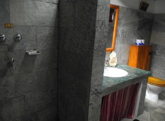 Badkamer, Gurung Lodge
