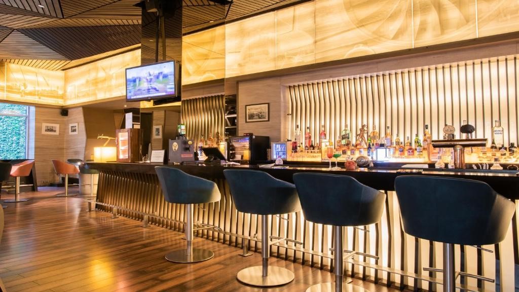 Hangar Lounge Bar