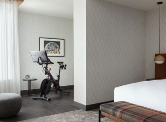 Premium Peloton Kamer, Kimpton Armory Hotel