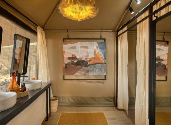Badkamer, Lake Natron Camp