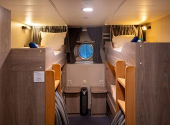 4-pers. met patrijspoort MV Plancius Schip