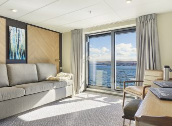 Deluxe suite, Magellan Explorer, Antarctica21