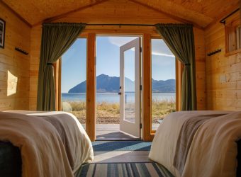 Cabin, Alaska Bear Camp