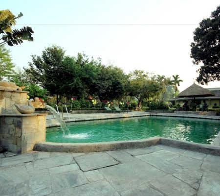 Rhino Residency Resort Zwembad