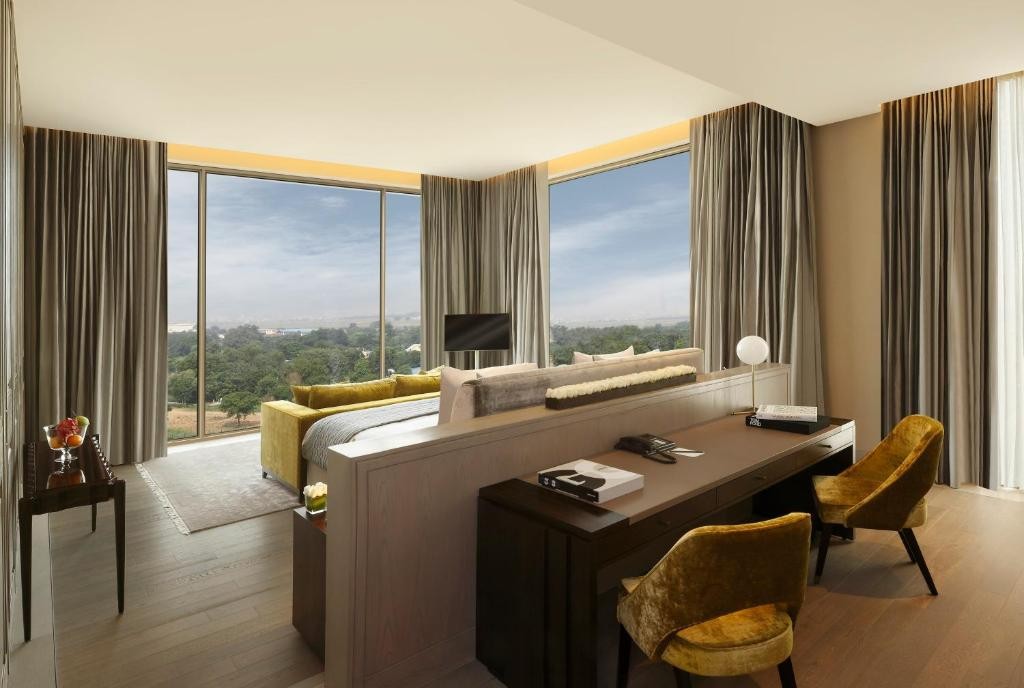 Junior suite, Roseate House New Delhi