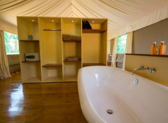 Badkamer. Ruzizi Tented Lodge