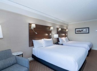 Columbia Tower tweepersoons, Sandman Signature Vancouver Airport