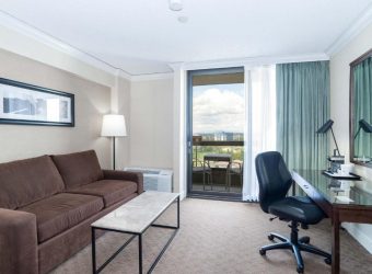 Columbia Tower Deluxe, Sandman Signature Vancouver Airport