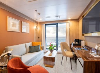 Deluxe suite, World Voyager
