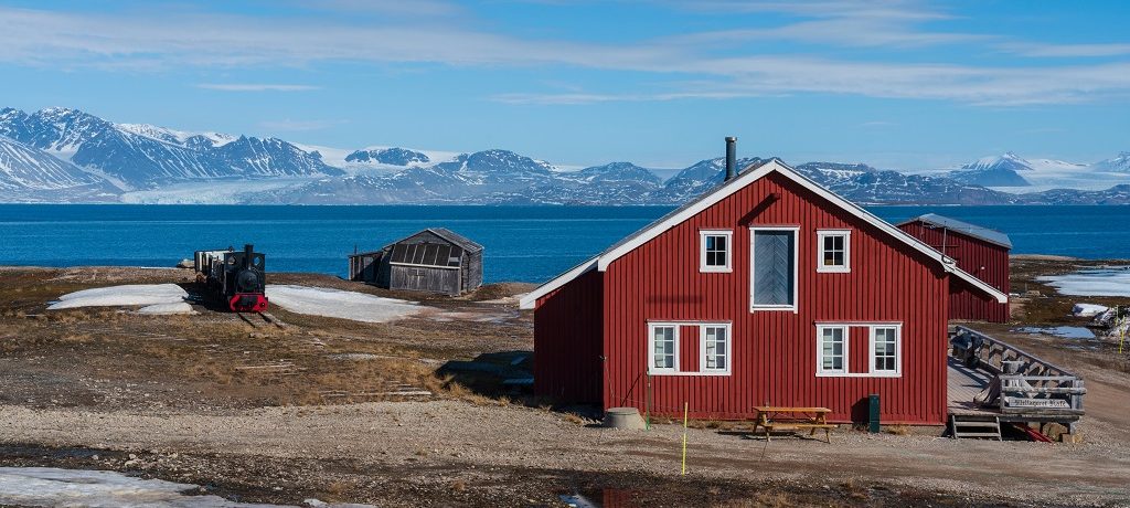 Ny alesund, Spitsbergen - Shutterstock