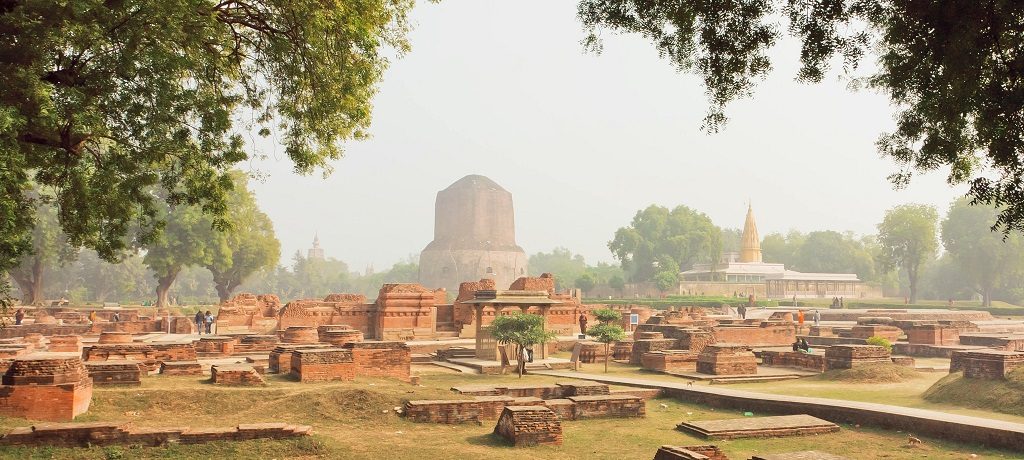 Boeddhistische tempel Sarnath, Varanasi, India - Shutterstock