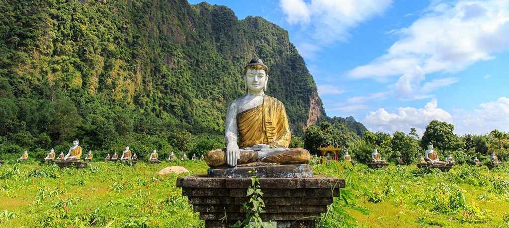 Boedha, Lumbini Garden, Nepal - Shutterstock