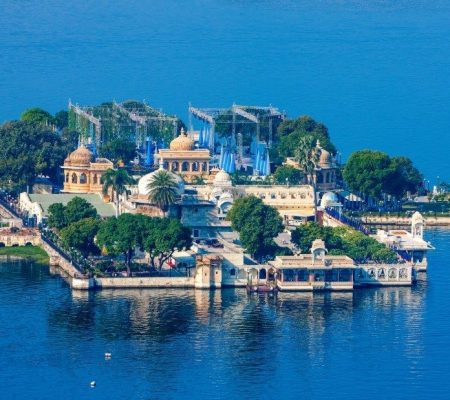 Jag Mandir Palace, Lake Pichola, Udaipur, India - Shutterstock Lake Pichola, Udaipur